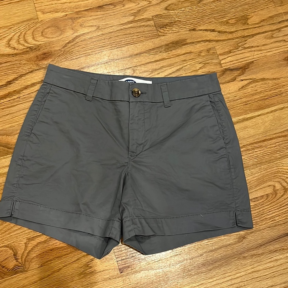 Old Navy size to women’s Every day shorts